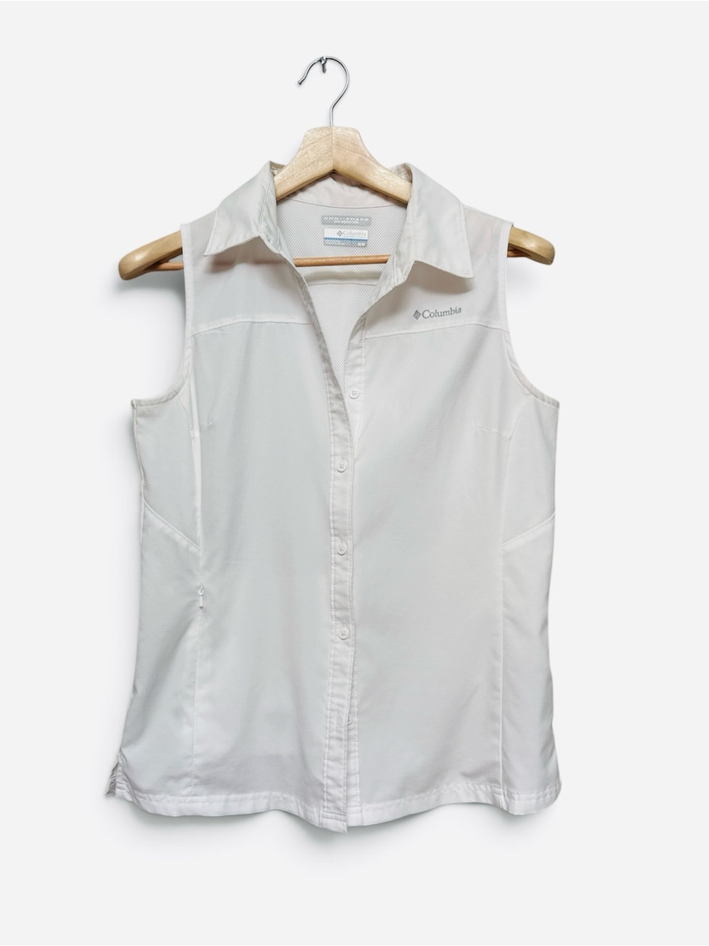 Columbia Women’s Omni-Shade Sleeveless Button-Down Top in White